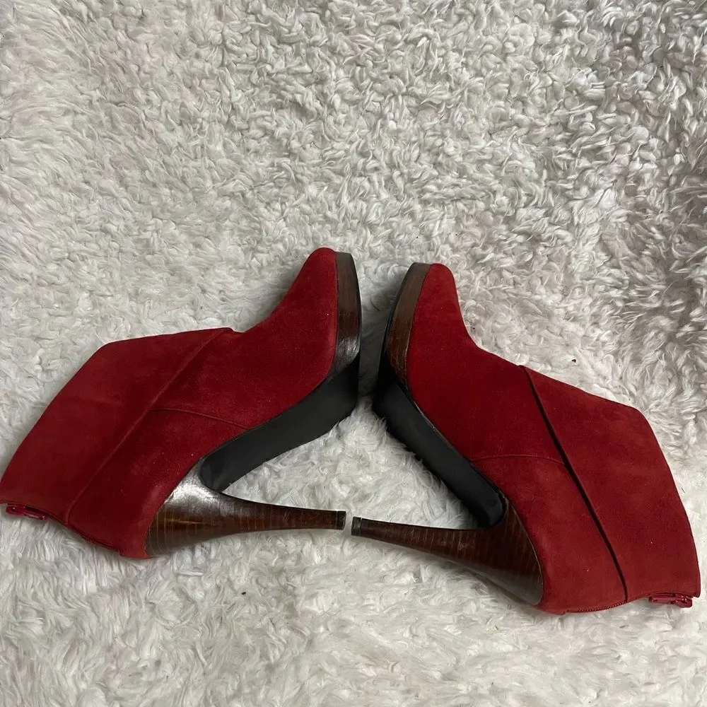 Steve Madden Trisha red faux suede ankle platform heels with back zipper SZ 9.5M